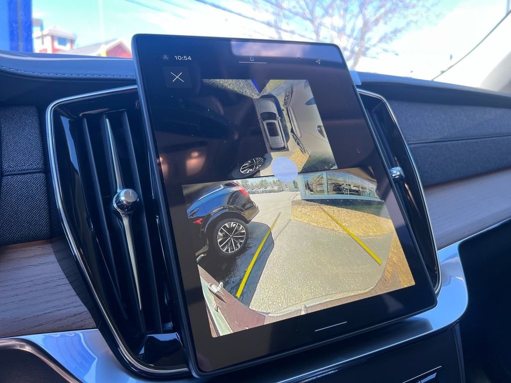 New 2026 Volvo XC90 B6 Plus w/ Protection Package Premier AWD/4WD image 13