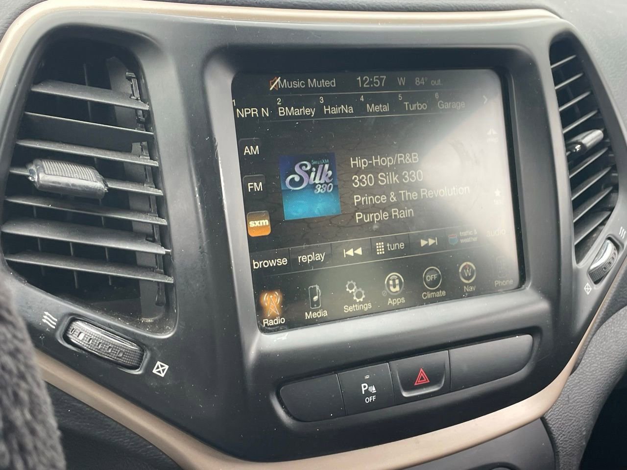 Used 2017 Jeep Cherokee Latitude w/ Safety/Convenience Group image 10