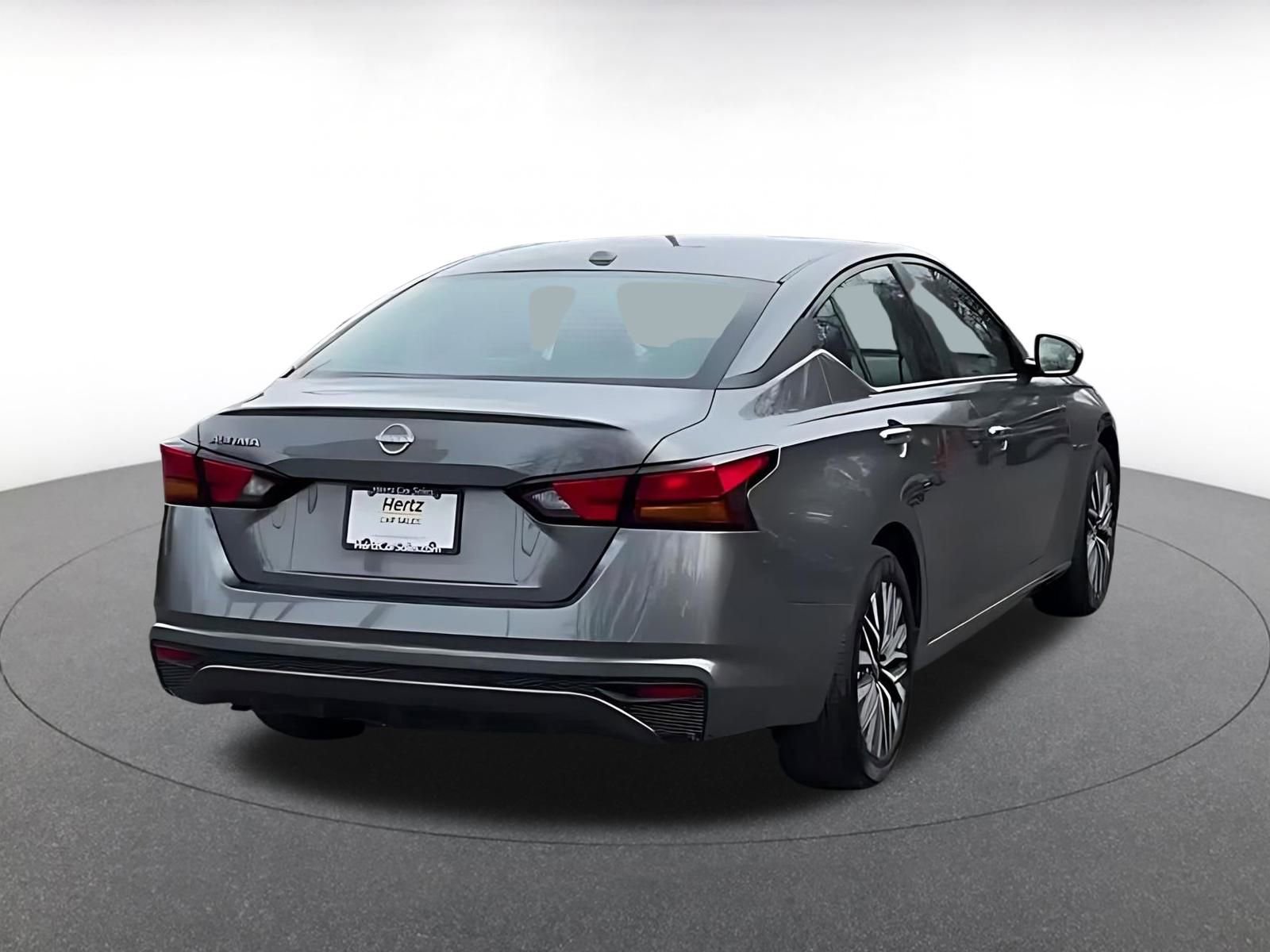 Used 2025 Nissan Altima 2.5 SV image 14