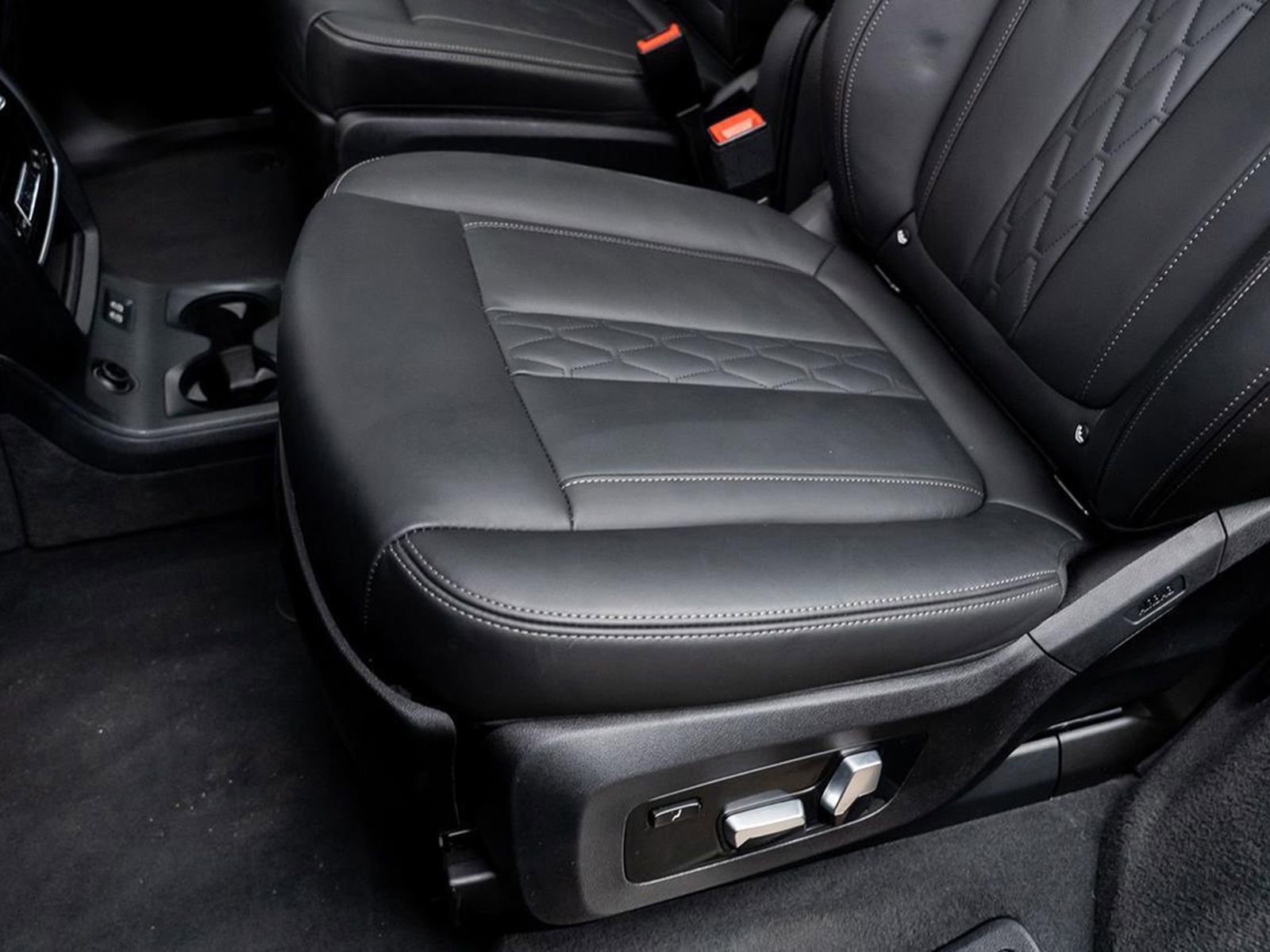 Used 2023 BMW X7 xDrive40i w/ Premium Package image 43