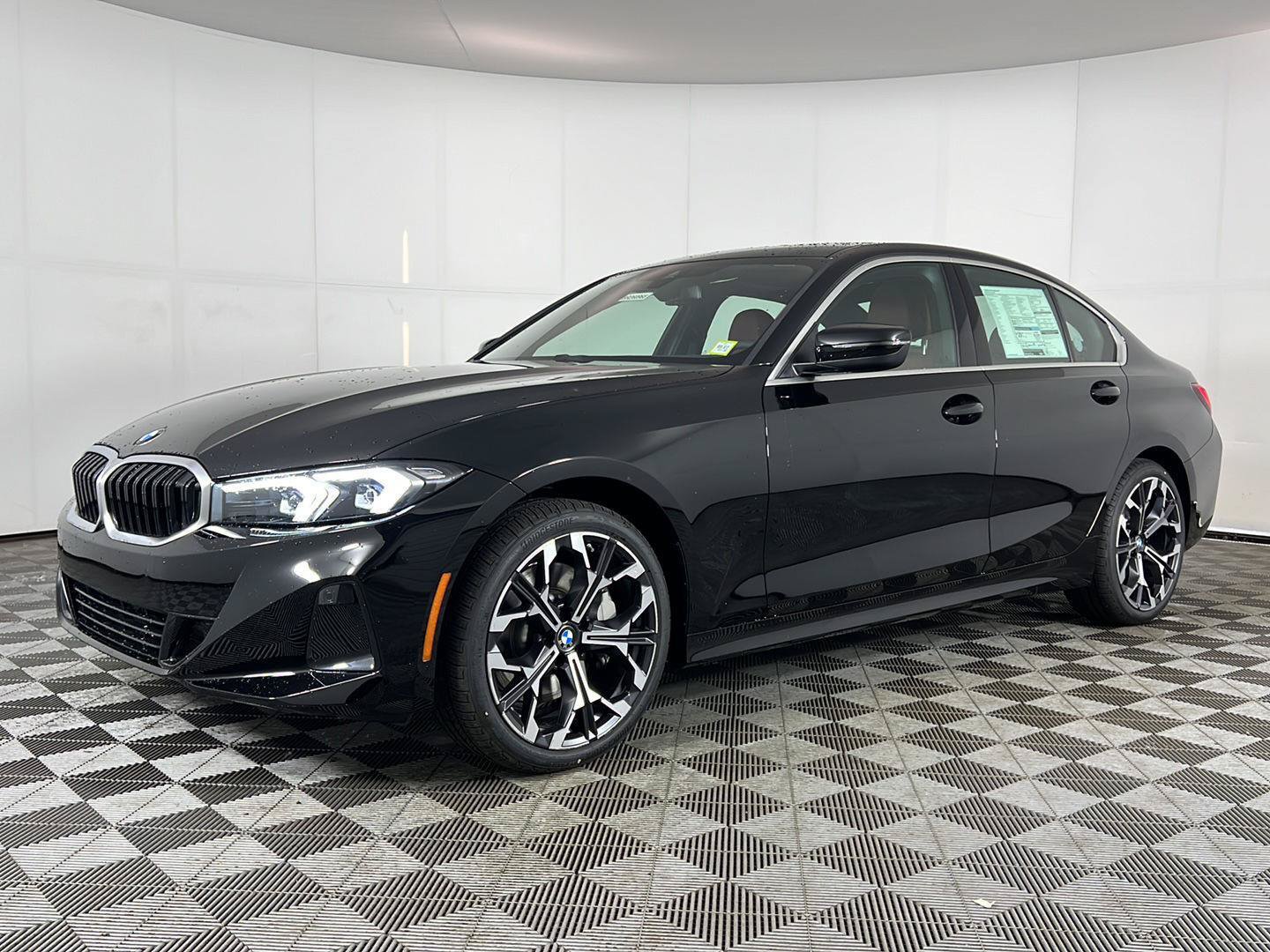 New 2026 BMW 330i xDrive Sedan w/ Convenience Package AWD/4WD image 4