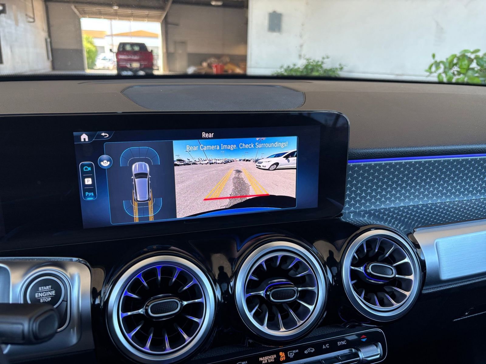 Used 2025 Mercedes-Benz GLB 250 image 24