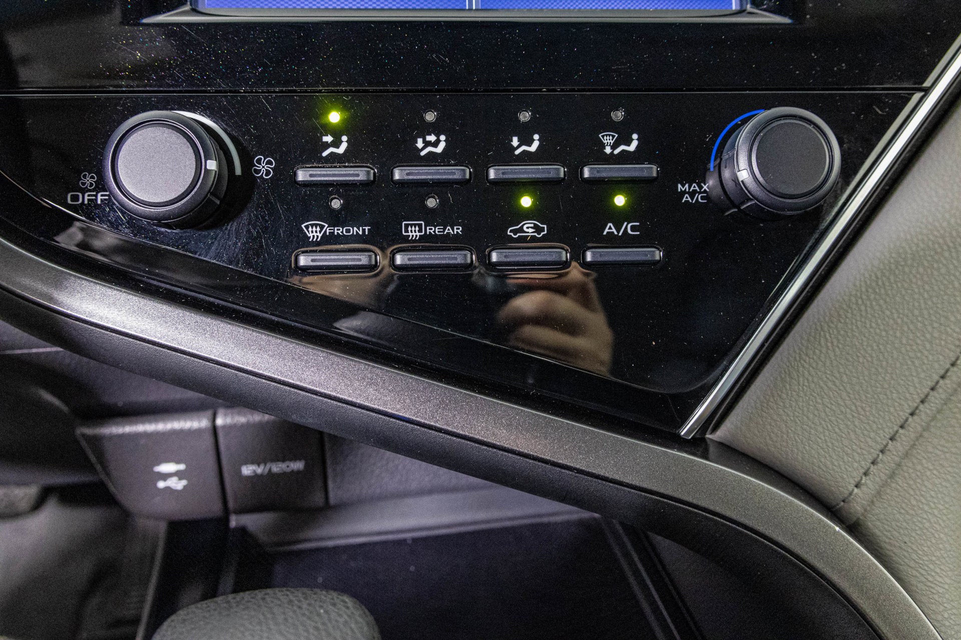 Used 2018 Toyota Camry LE FWD image 25