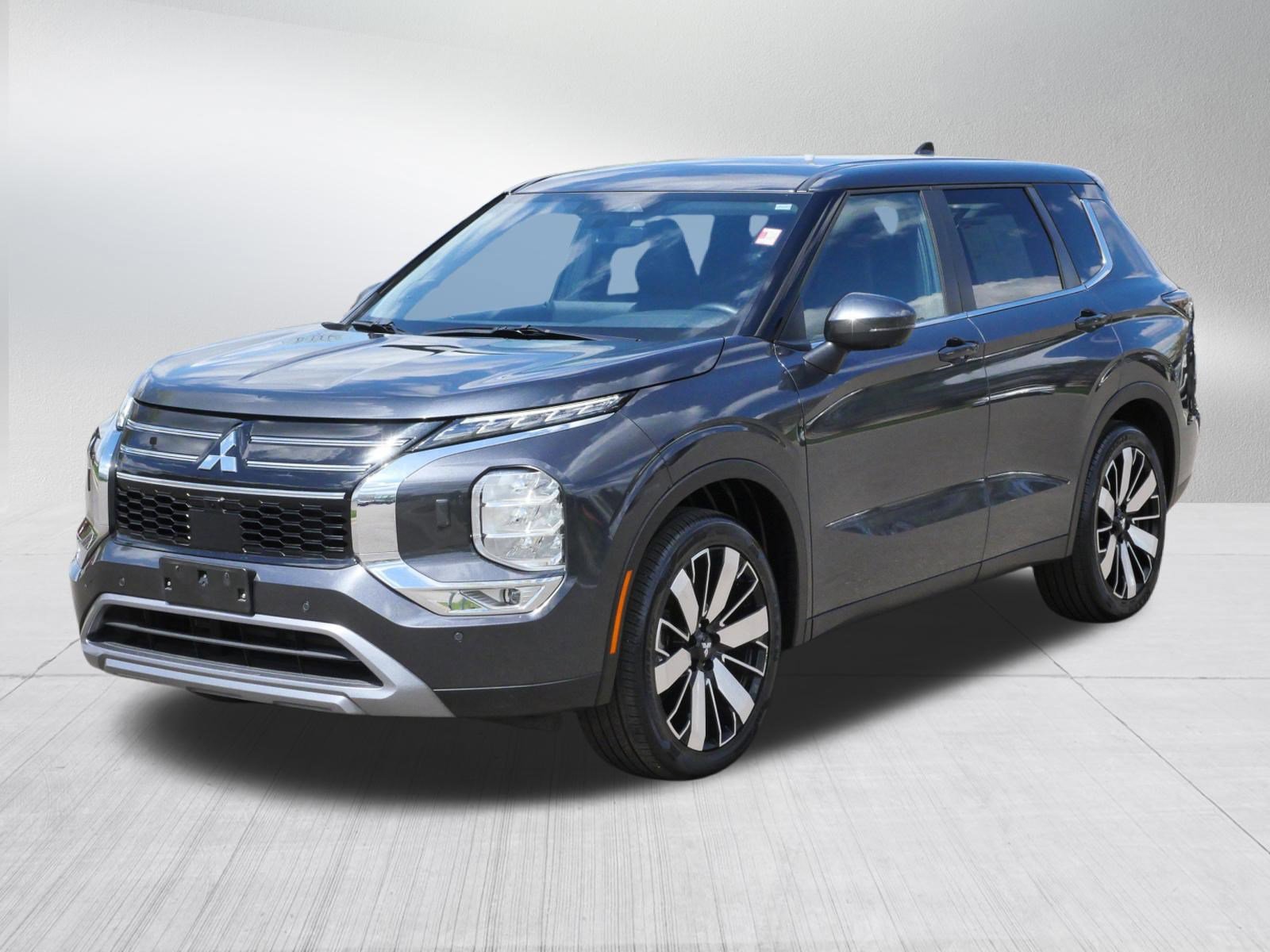 Used 2025 Mitsubishi Outlander SE AWD/4WD image 3
