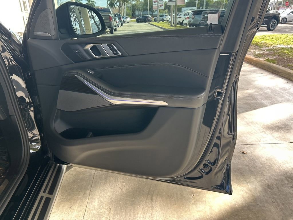 Used 2025 BMW X7 xDrive40i image 27