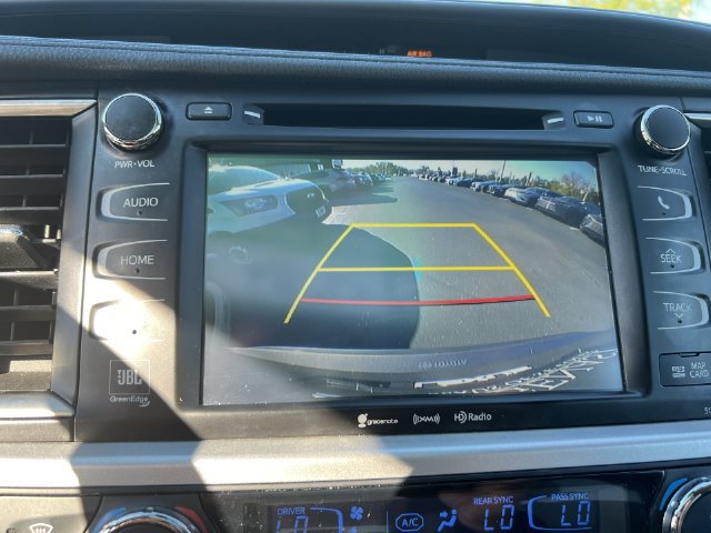 Used 2018 Toyota Highlander Limited AWD/4WD image 15