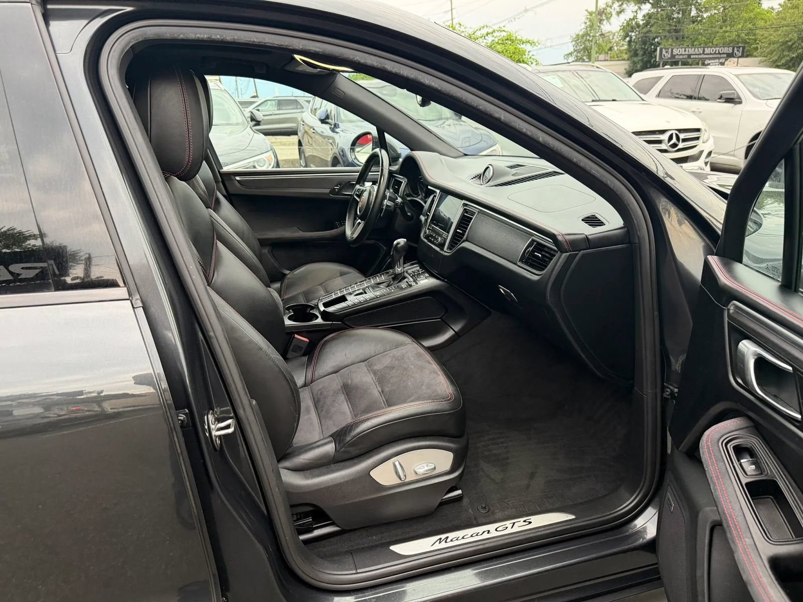 Used 2017 Porsche Macan GTS AWD/4WD image 29