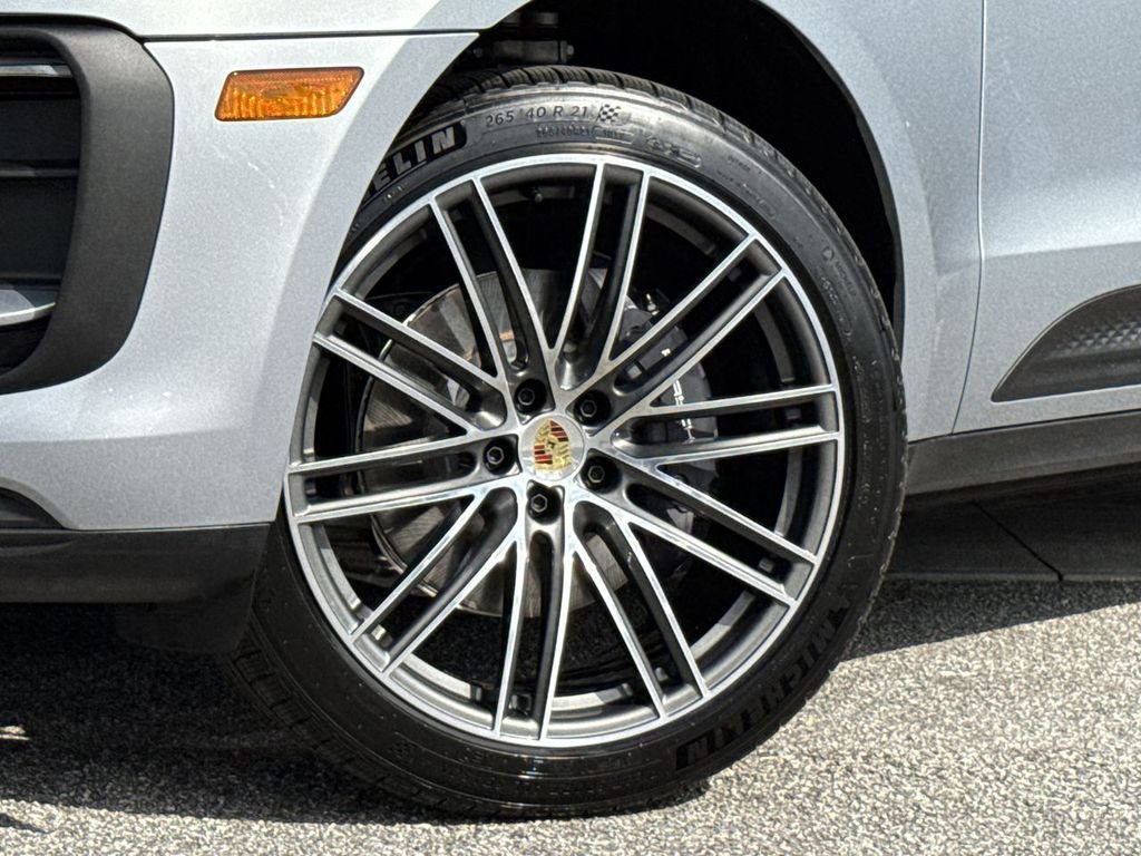 Certified 2026 Porsche Macan image 6