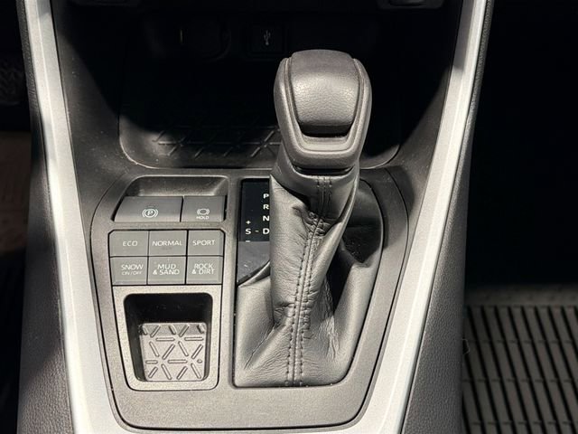 Used 2021 Toyota RAV4 XLE image 15