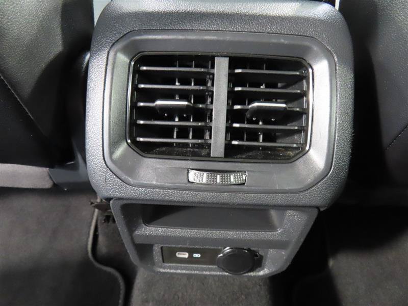 Used 2023 Volkswagen Tiguan SE FWD image 31