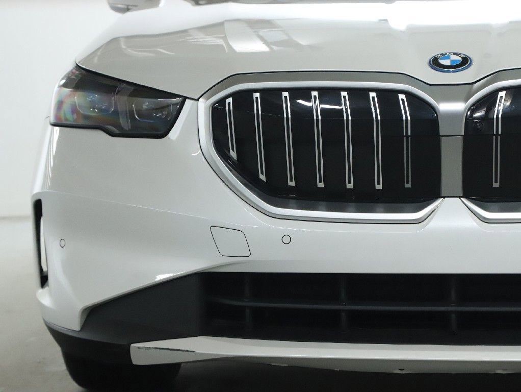 Used 2025 BMW i5 xDrive40 w/ Premium Package image 7