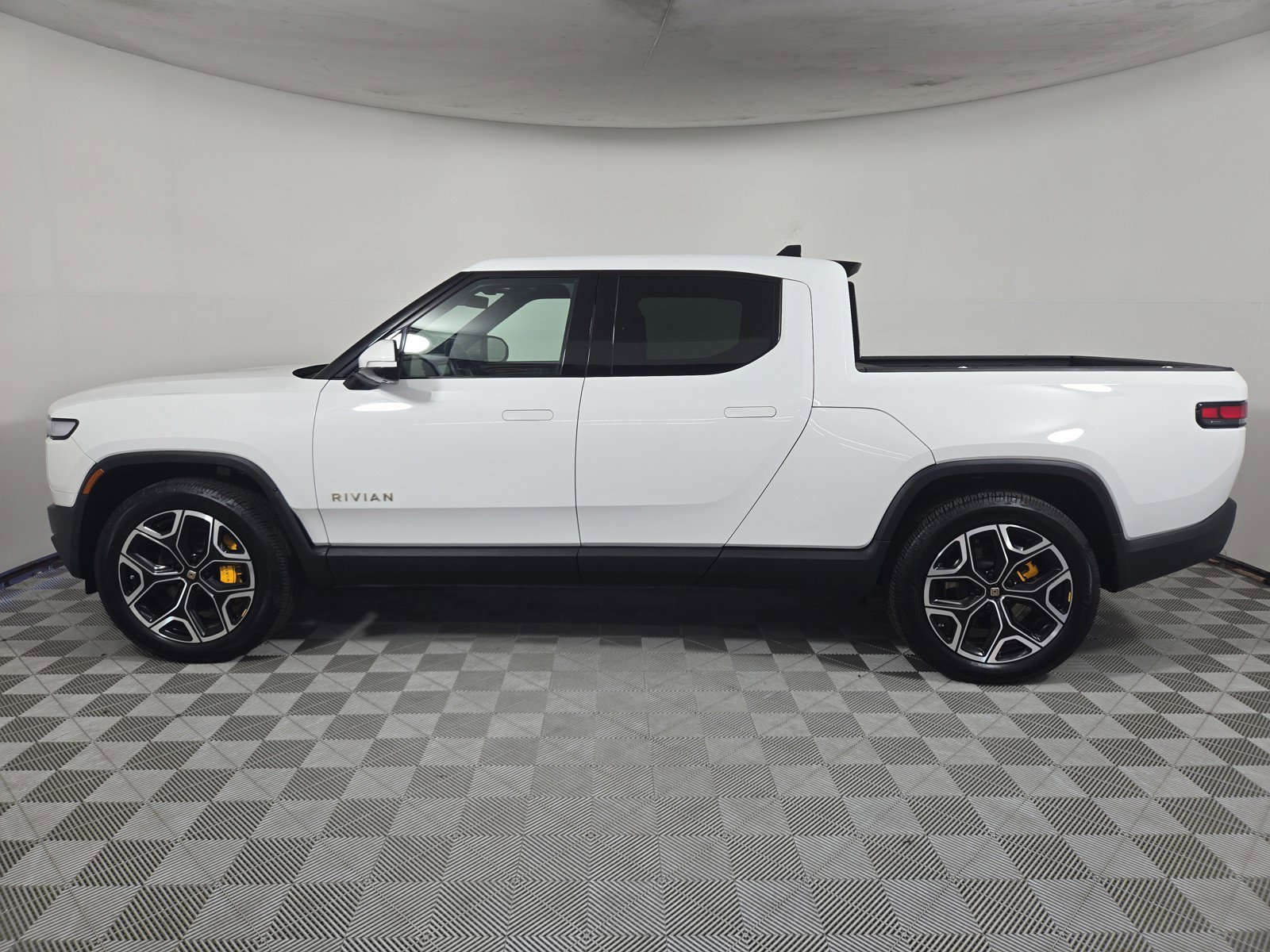 Used 2022 Rivian R1T Launch Edition image 2