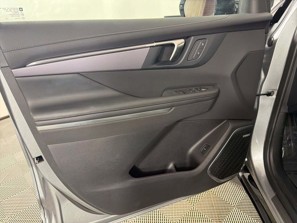 Used 2025 Buick Enclave Sport Touring image 17