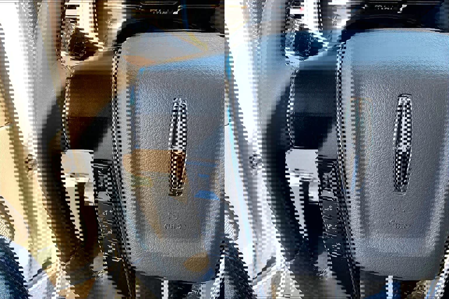 Used 2017 Lincoln Navigator Select image 23