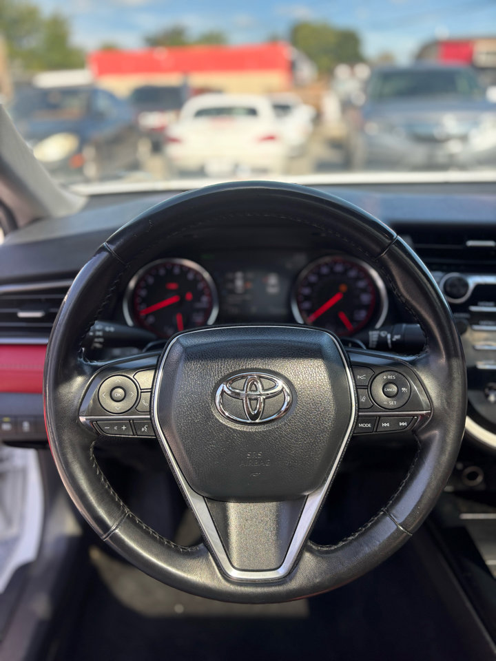 Used 2020 Toyota Camry XSE image 9