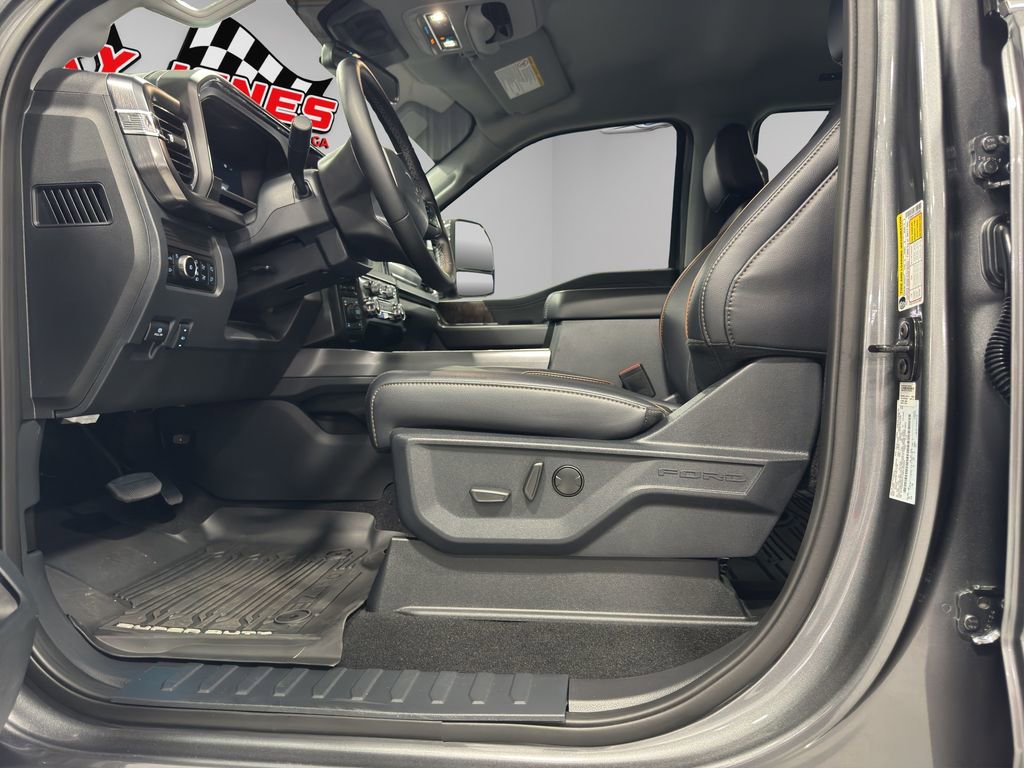 Used 2025 Ford F250 Lariat w/ Chrome Package image 19