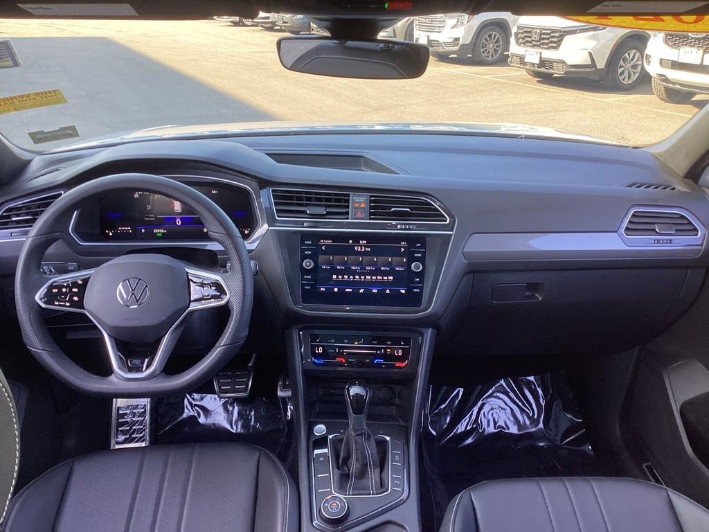 Used 2024 Volkswagen Tiguan SE R-Line image 17