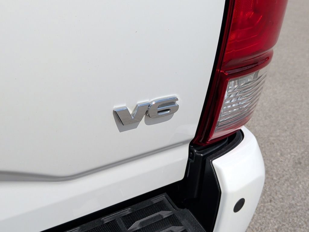 Used 2017 Toyota Tacoma TRD Sport w/ Premium & Technology Package image 38