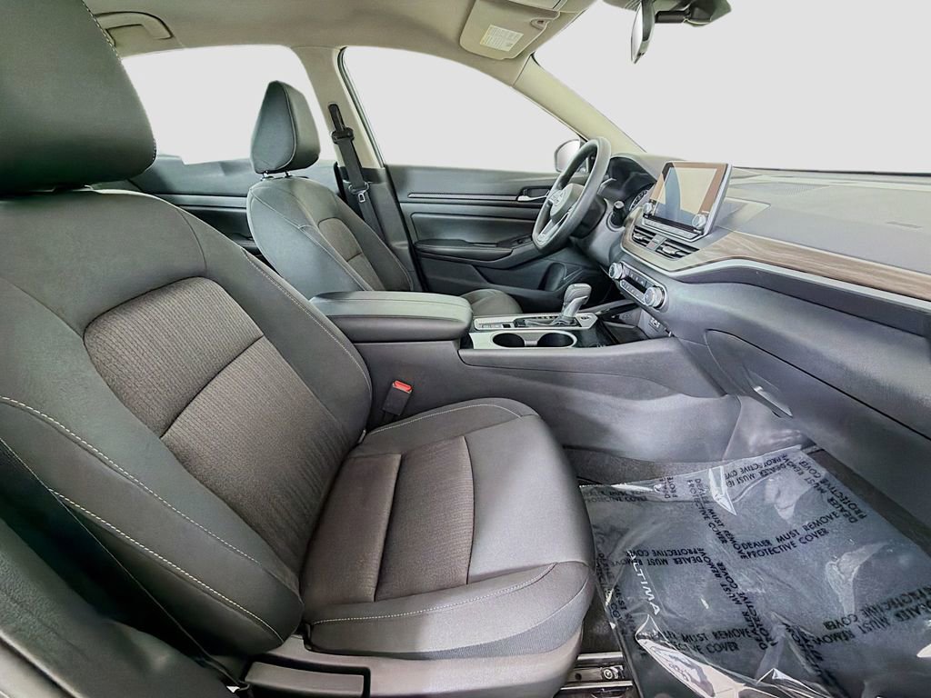 Used 2024 Nissan Altima 2.5 SV AWD/4WD image 16