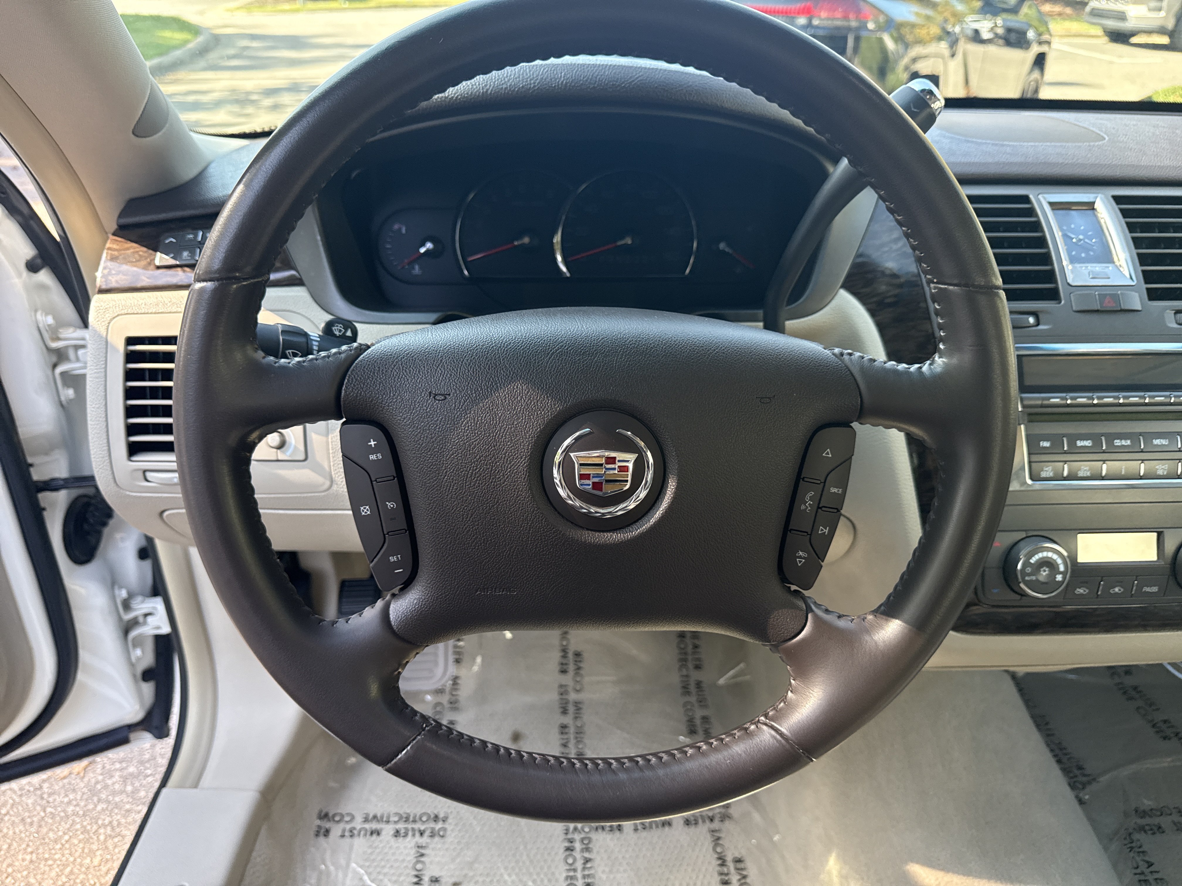 Used 2009 Cadillac DTS w/ Trunk Convenience Package FWD image 15