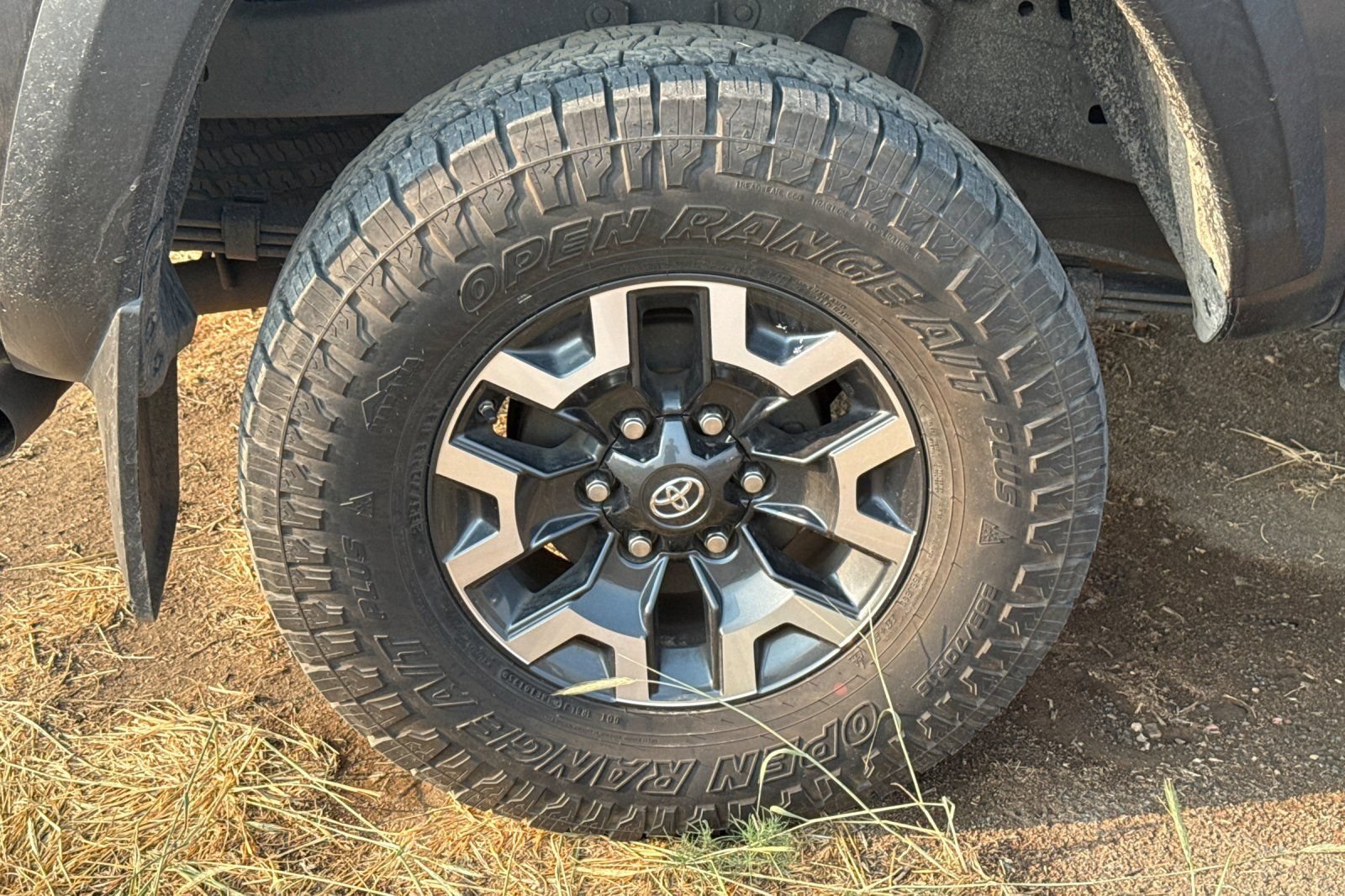 Used 2017 Toyota Tacoma TRD Off-Road w/ Premium & Technology Package AWD/4WD image 3
