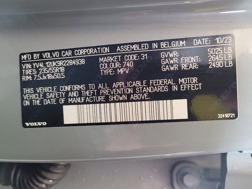 Used 2024 Volvo XC40 B5 Core image 33