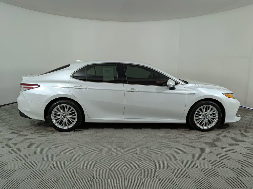 Used 2020 Toyota Camry XLE FWD image 2