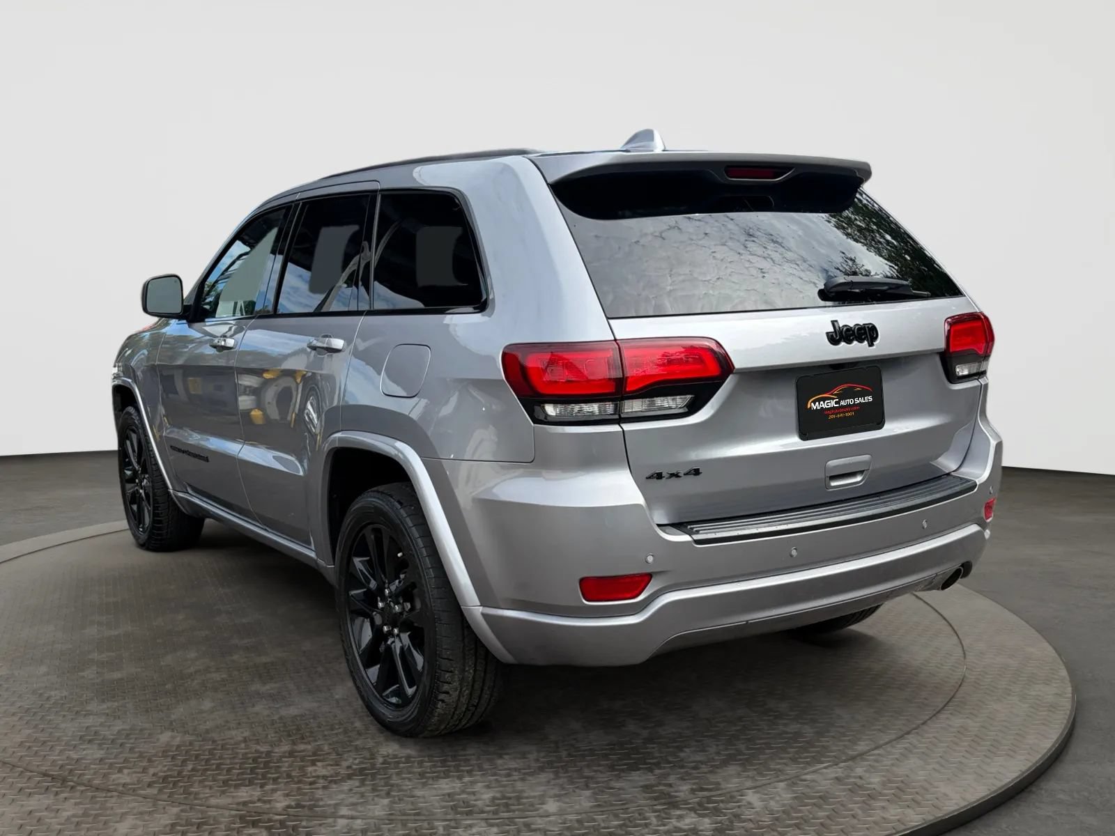Used 2021 Jeep Grand Cherokee Laredo X AWD/4WD image 8