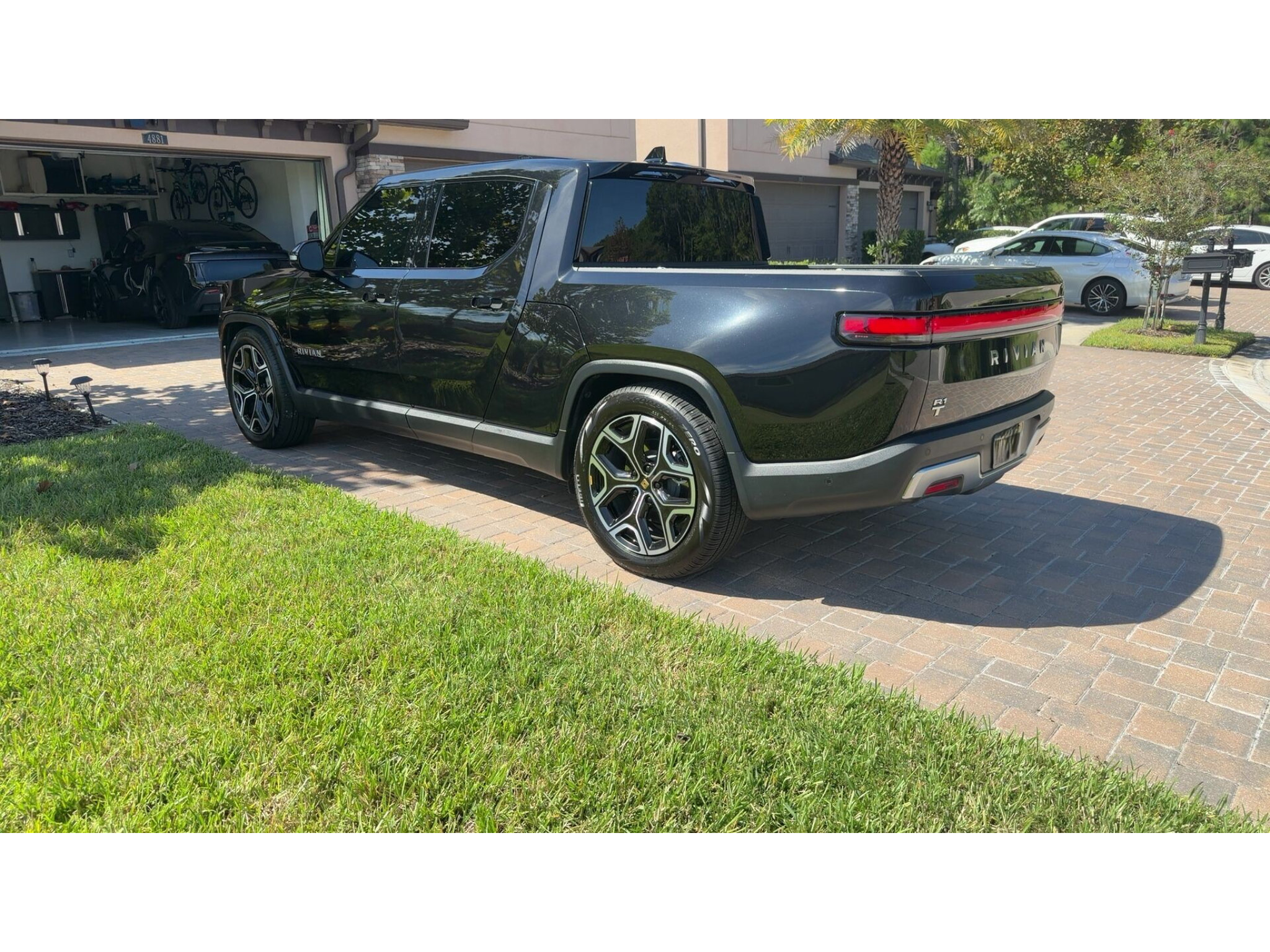 Used 2023 Rivian R1T Adventure Dual AWD/4WD image 3