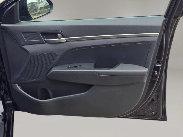 Used 2020 Hyundai Elantra SE w/ Cargo Package (C1) FWD image 16