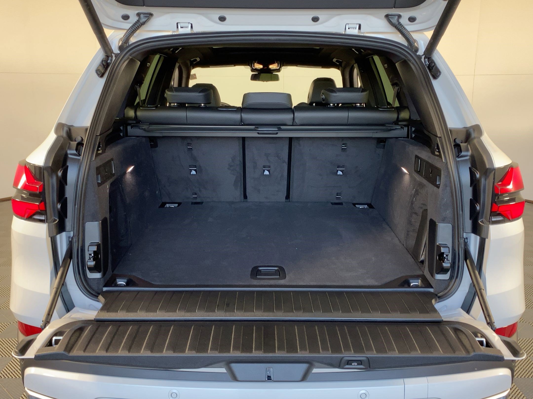 Used 2026 BMW X5 sDrive40i w/ Premium Package image 29