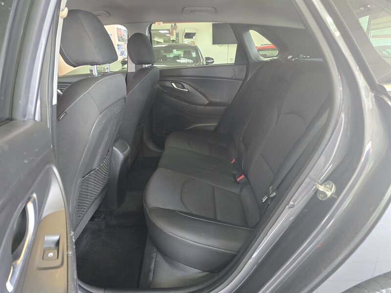Used 2018 Hyundai Elantra GT FWD image 11
