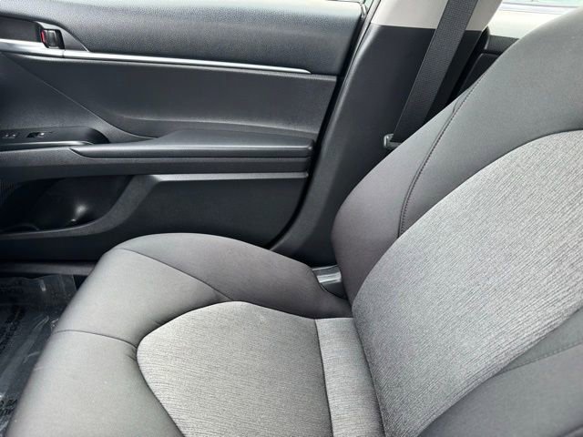 Used 2018 Toyota Camry LE image 22