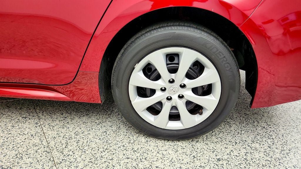 Used 2022 Toyota Corolla LE FWD image 9