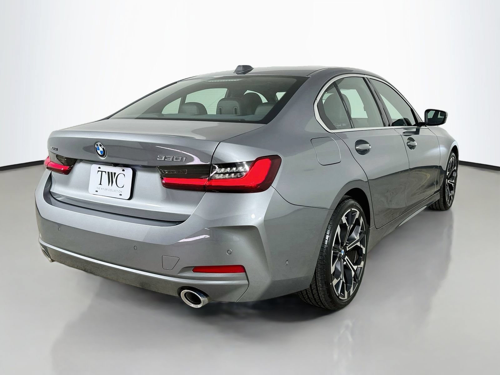 Used 2025 BMW 330i xDrive Sedan AWD/4WD image 5
