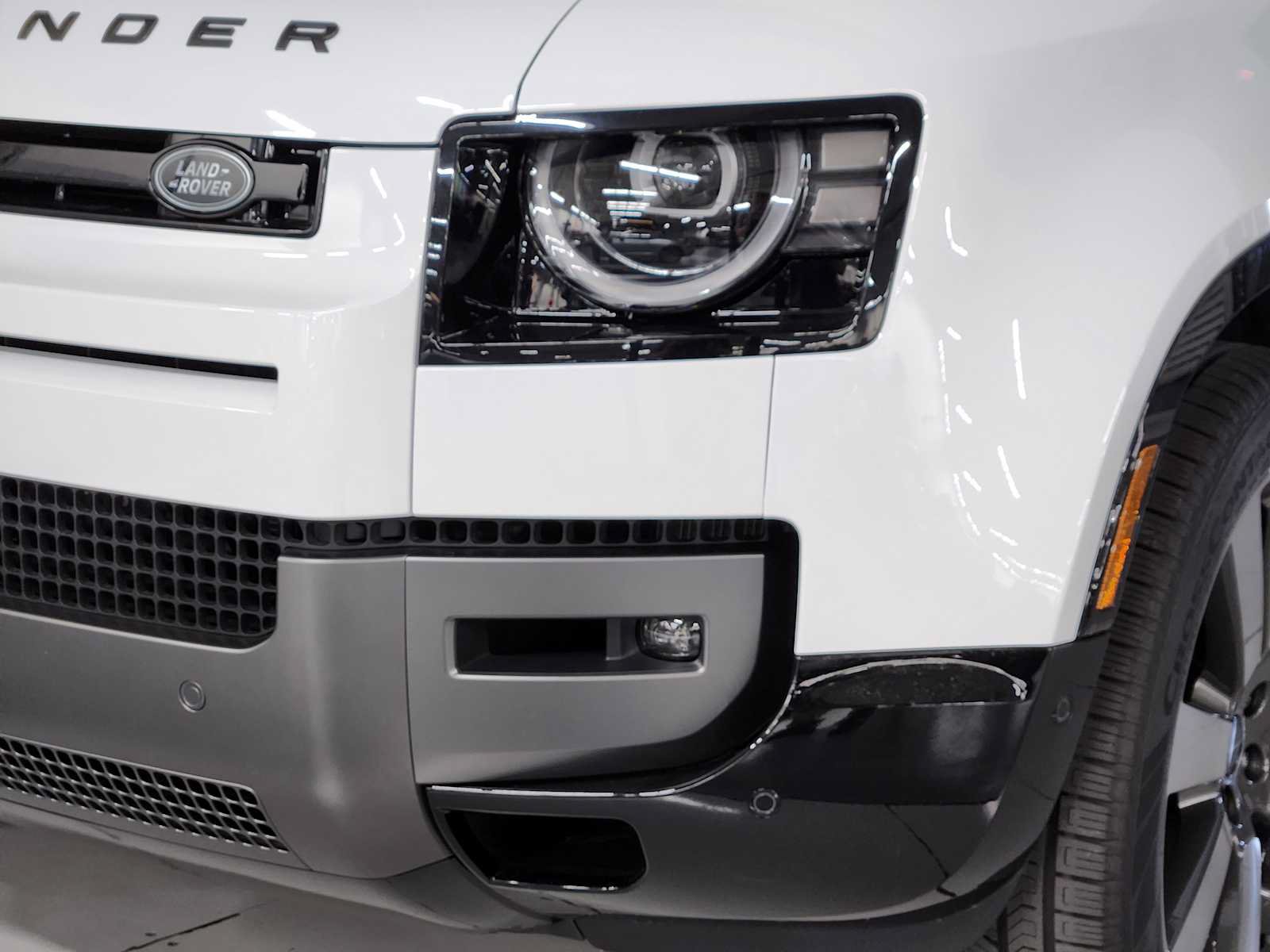 New 2026 Land Rover Defender 110 V8 AWD/4WD image 18
