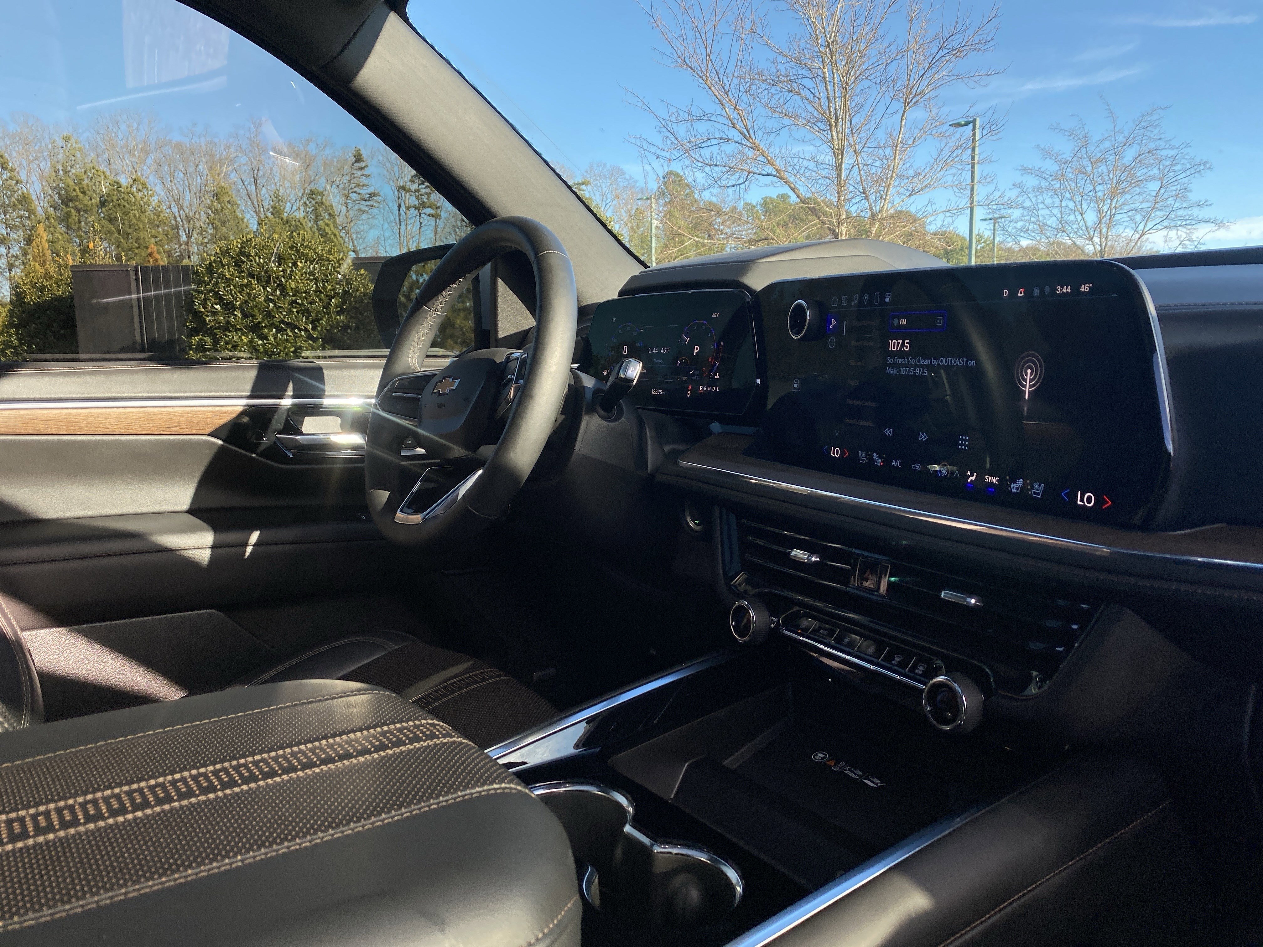 Used 2025 Chevrolet Suburban High Country image 6