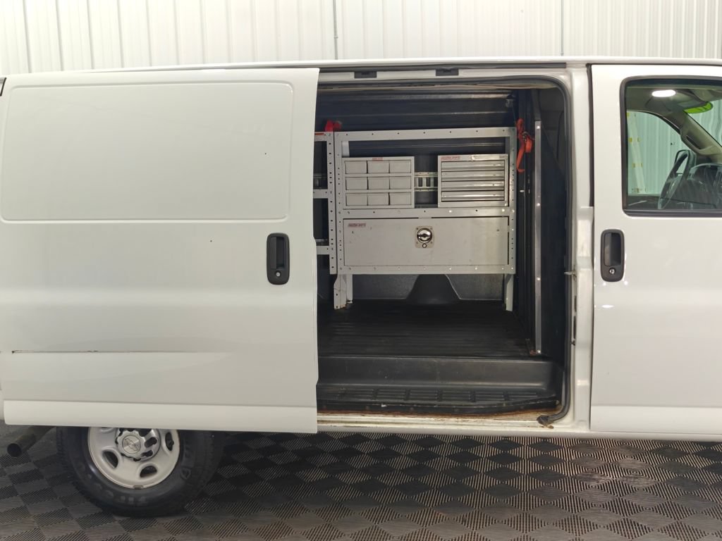Used 2017 Chevrolet Express 2500 RWD image 19
