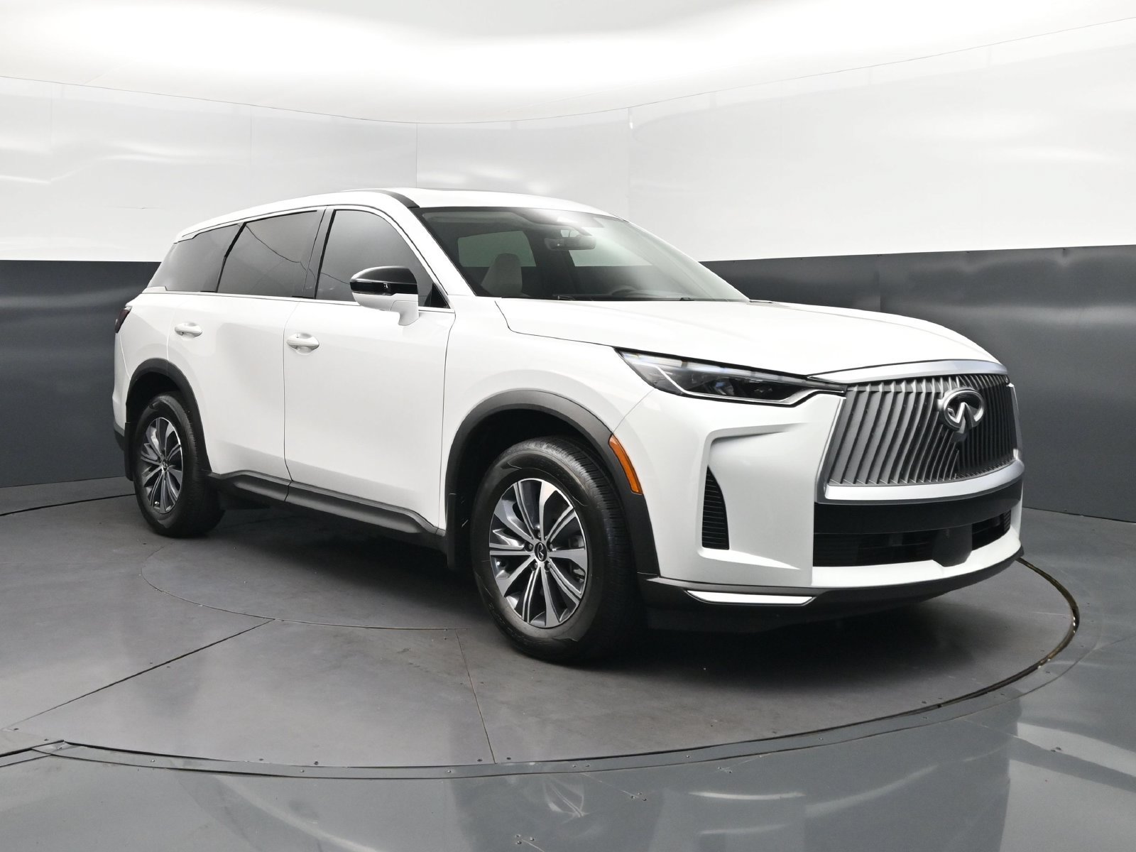 Used 2026 INFINITI QX60 Pure w/ Cargo Package FWD image 9