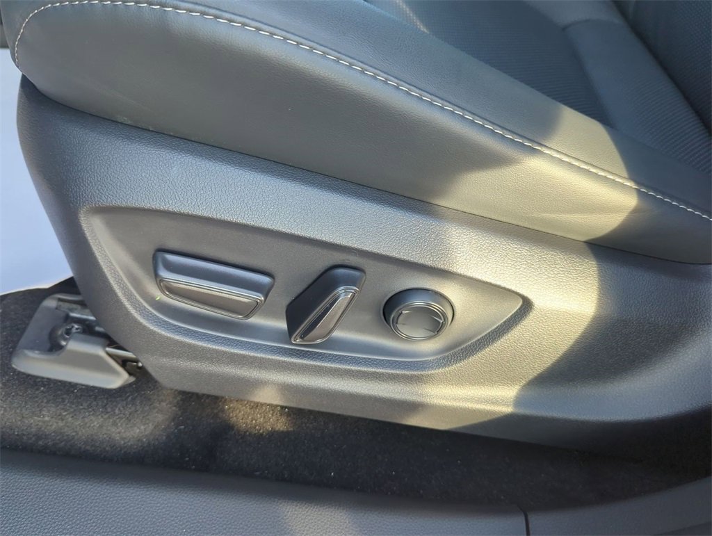 Used 2025 Toyota Crown Signia image 12