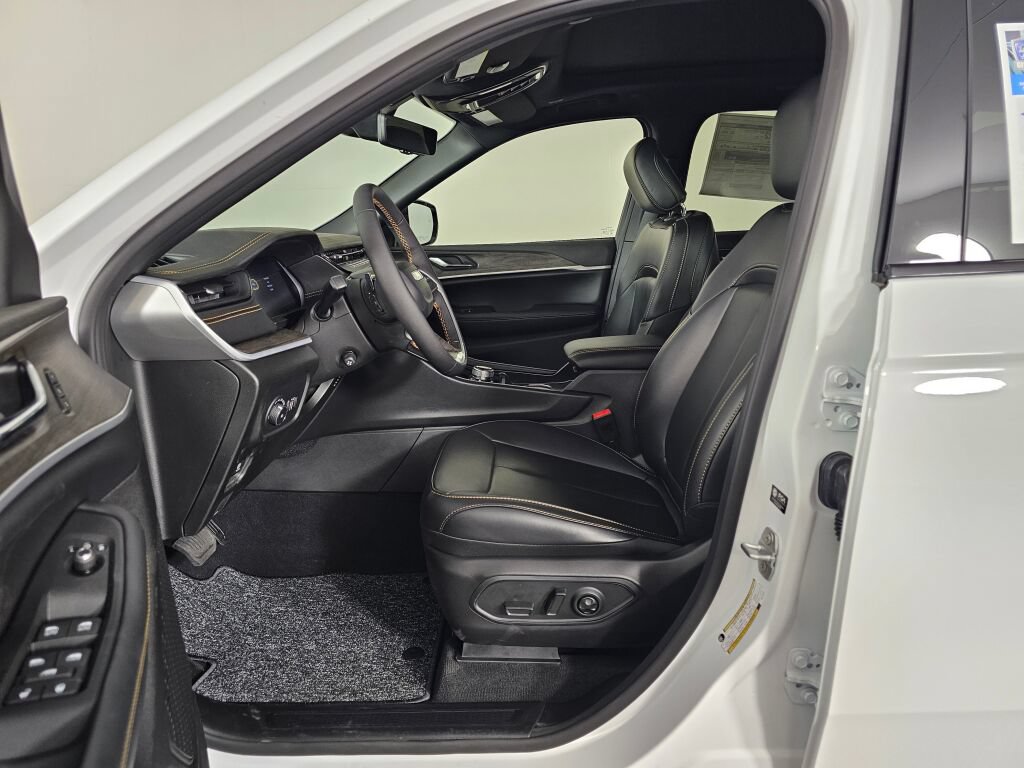 New 2026 Jeep Grand Cherokee Limited AWD/4WD image 17
