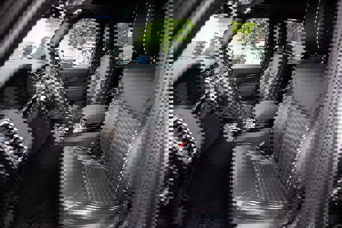 Used 2019 Land Rover Discovery HSE image 18