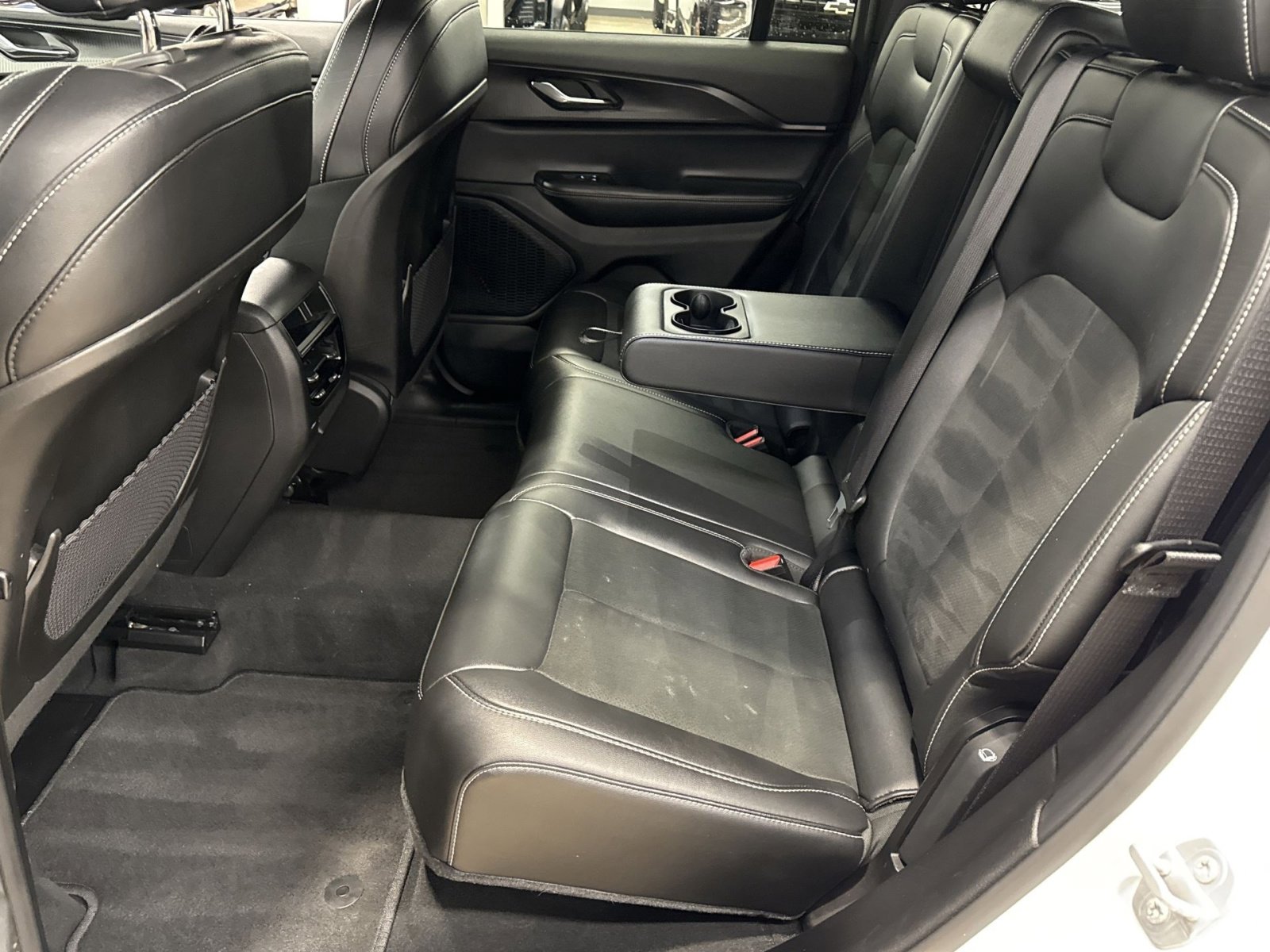 Used 2025 Jeep Grand Cherokee Altitude AWD/4WD image 26