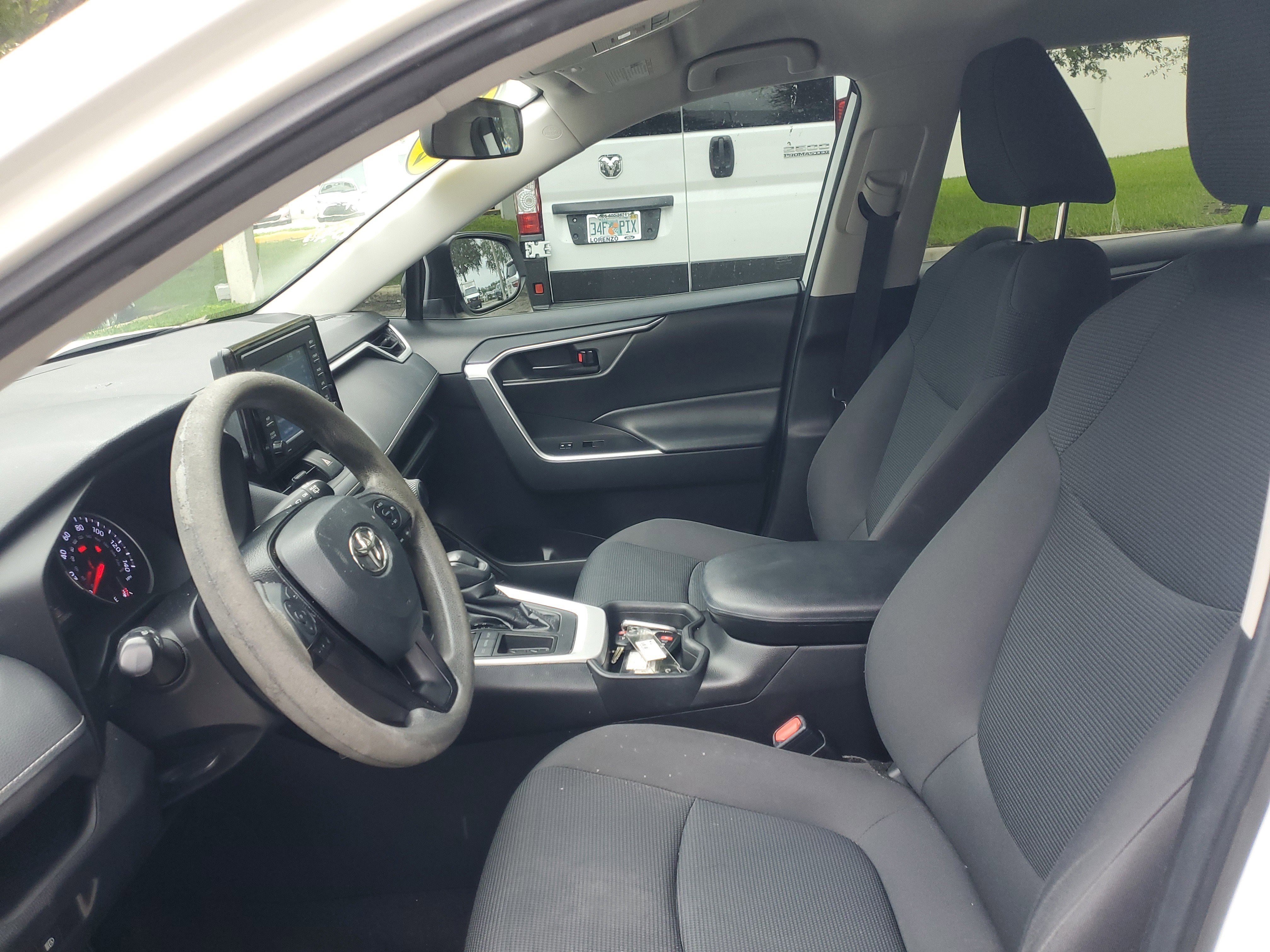 Used 2021 Toyota RAV4 LE image 14