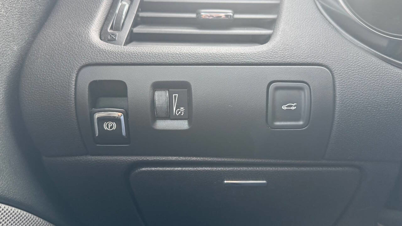 Used 2017 Chevrolet Impala LT image 17