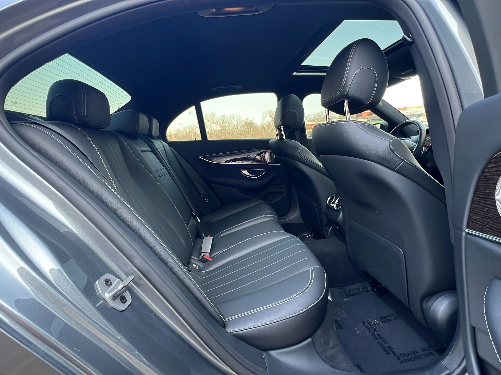 Used 2023 Mercedes-Benz E 350 4MATIC Sedan image 32