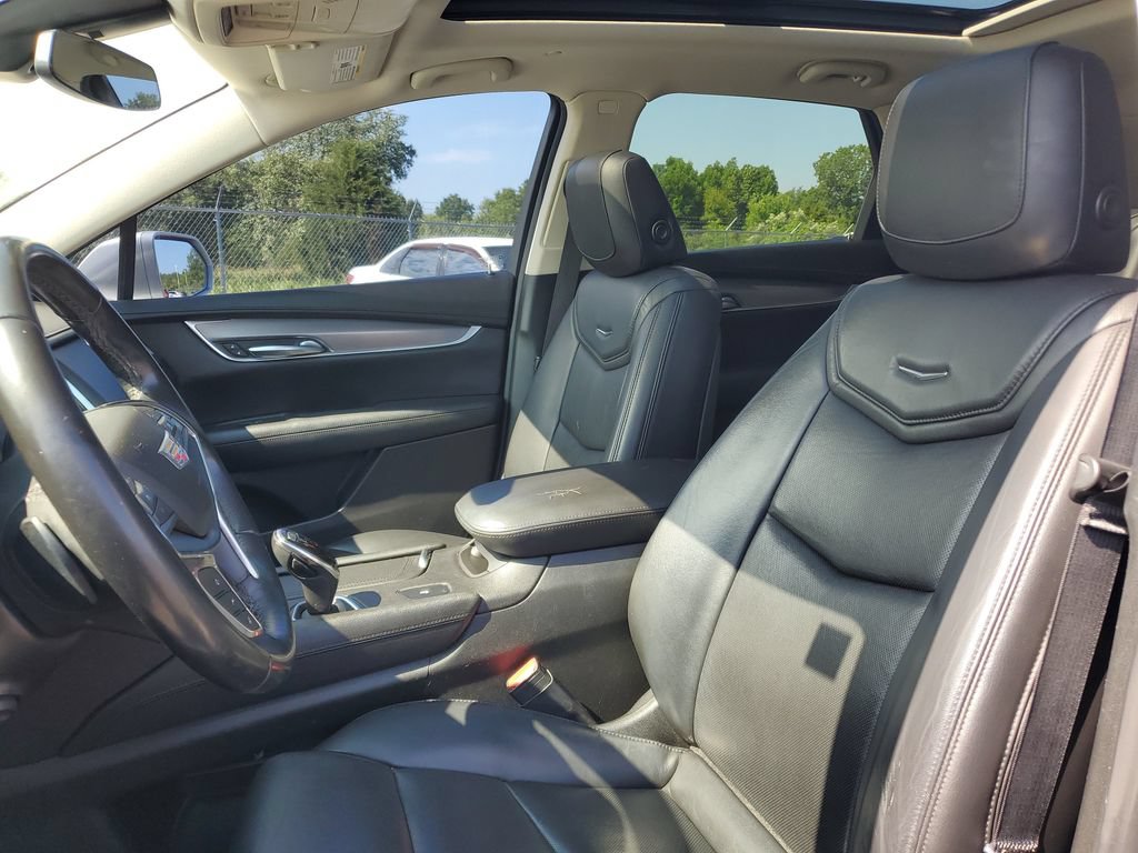 Used 2018 Cadillac XT5 Luxury w/ Driver Awareness Package FWD image 5