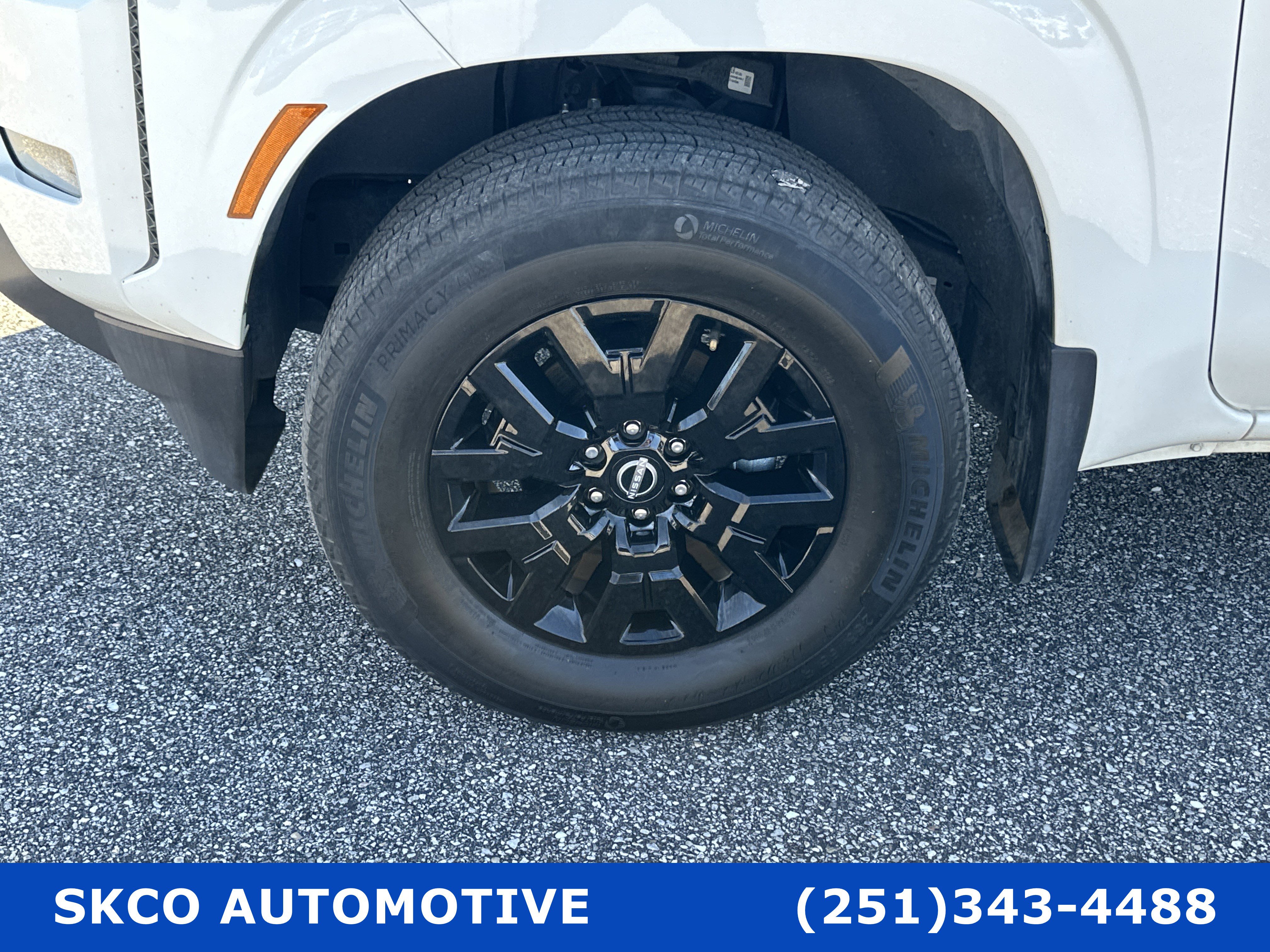 Used 2023 Nissan Frontier SV w/ SV Convenience Package image 9