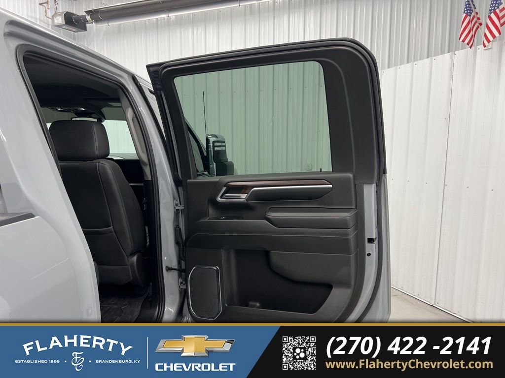 Used 2024 GMC Sierra 2500 SLT w/ SLT Premium Package image 12