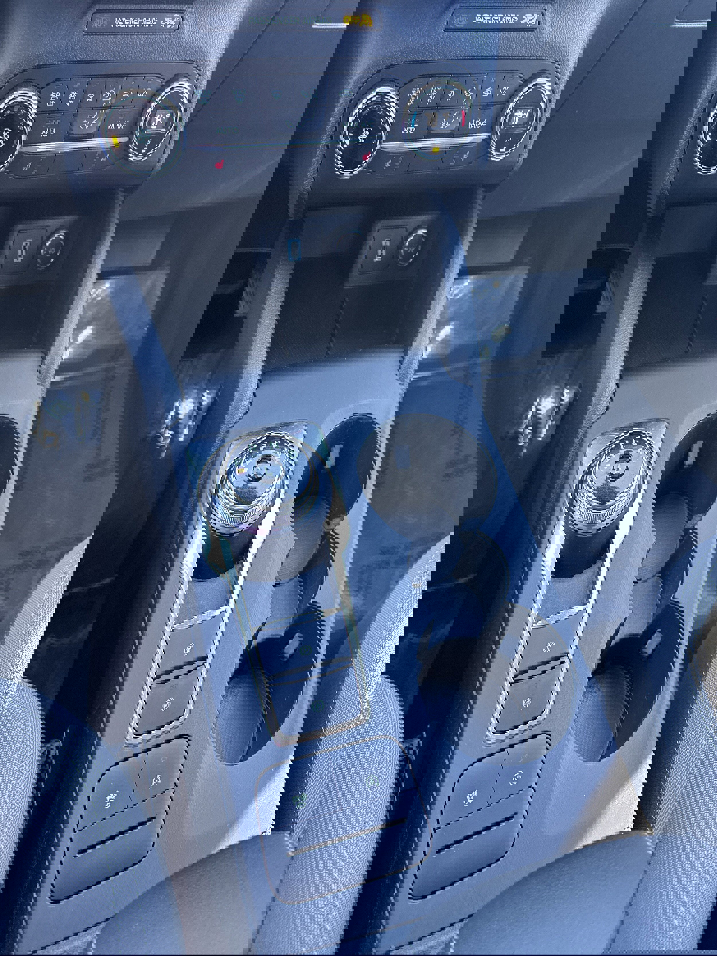 Used 2020 Ford Escape SE image 18